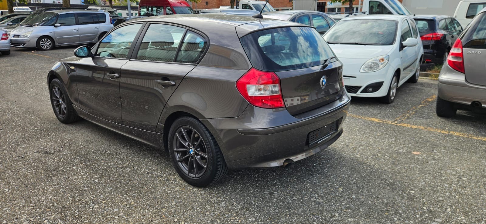 BMW 120i-image-2