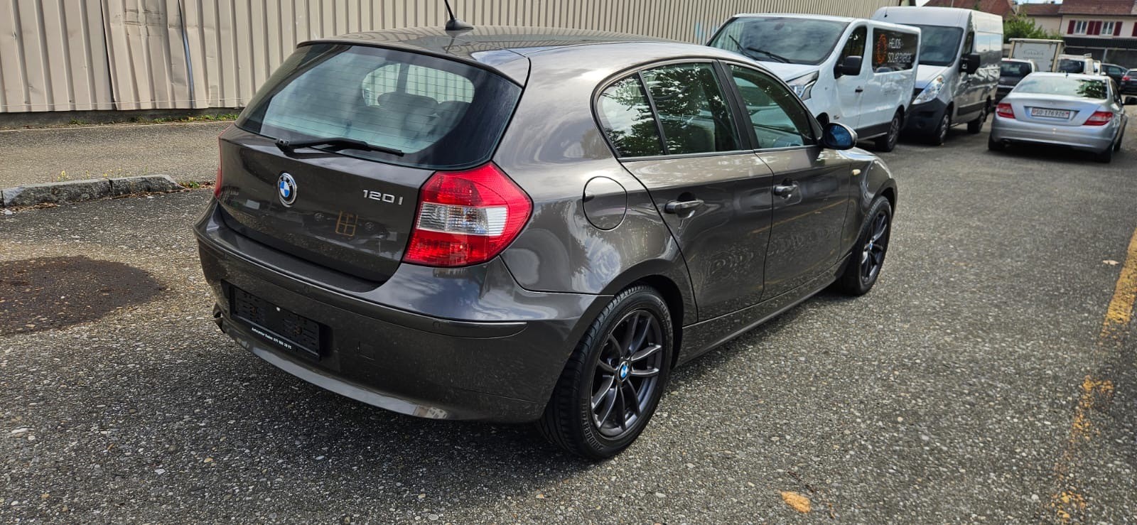 BMW 120i-image-8