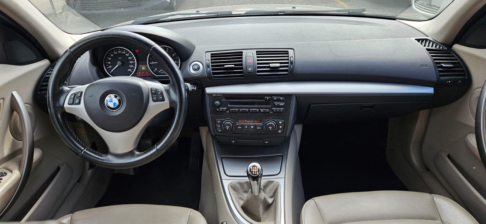 BMW 120i-image-1