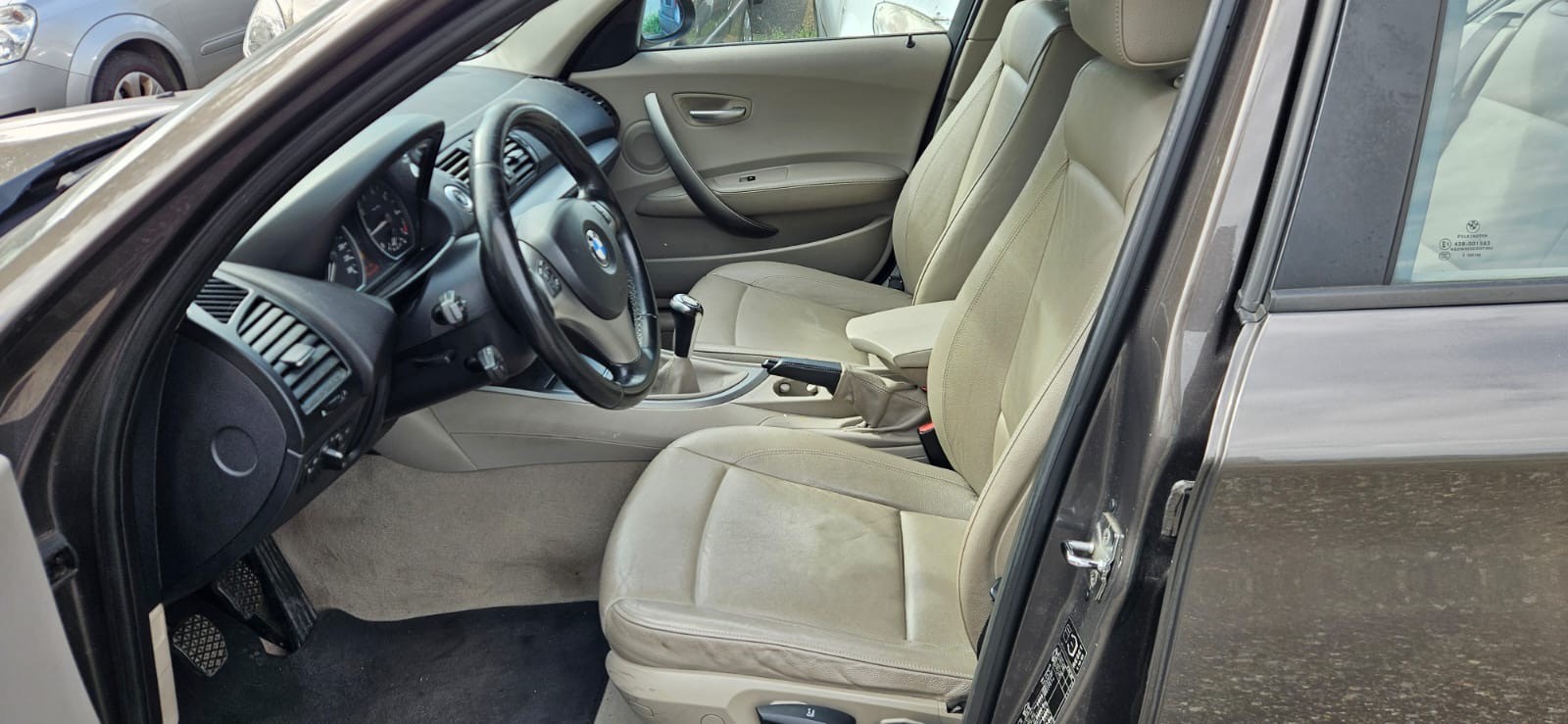 BMW 120i-image-4