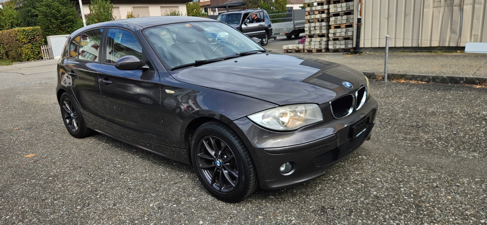 BMW 120i-image-7