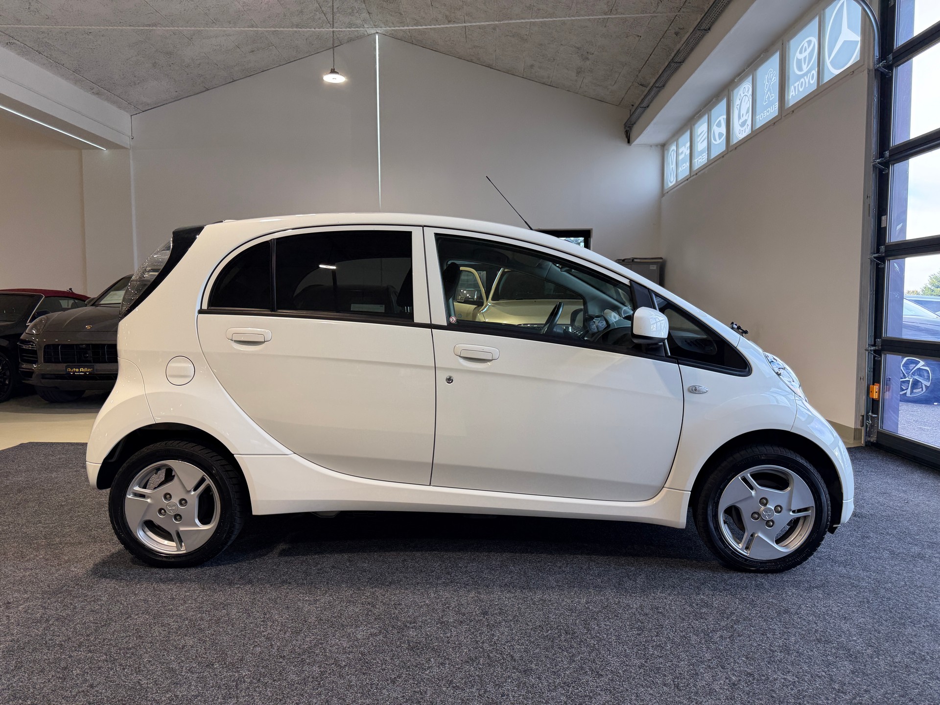 MITSUBISHI i MiEV-image-7