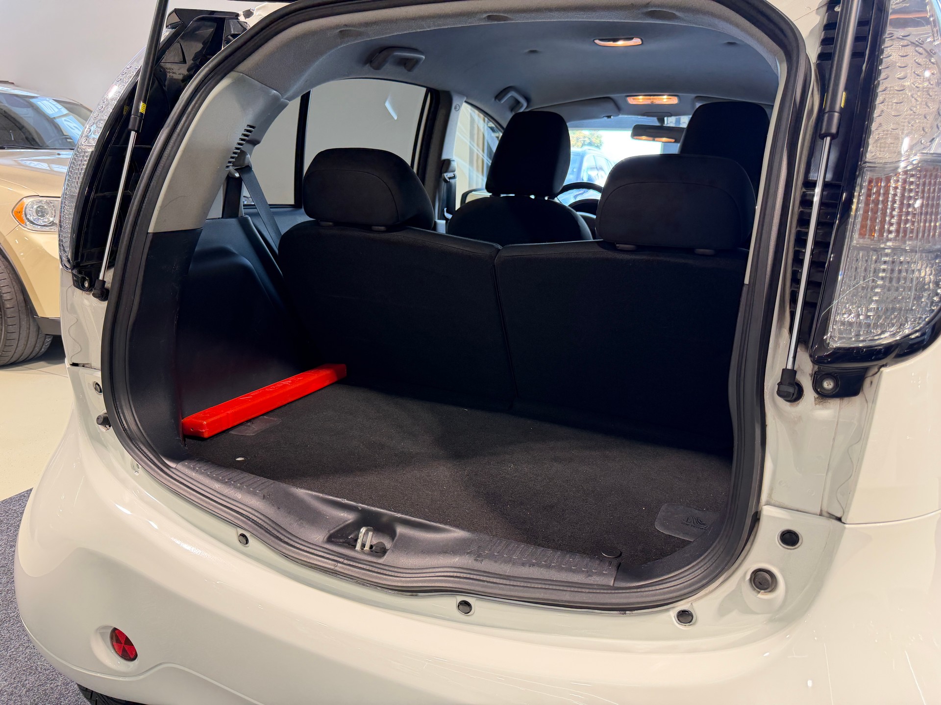 MITSUBISHI i MiEV-image-5