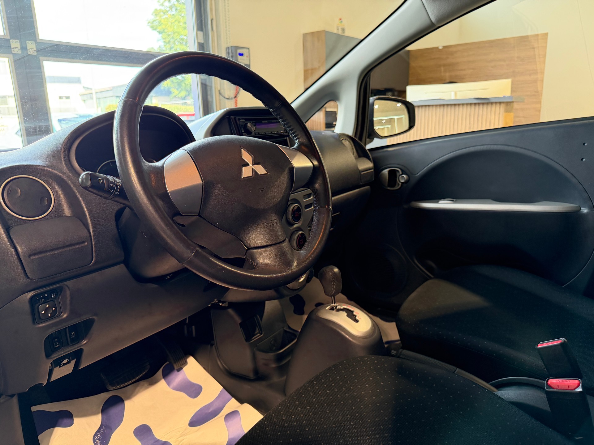 MITSUBISHI i MiEV-image-12