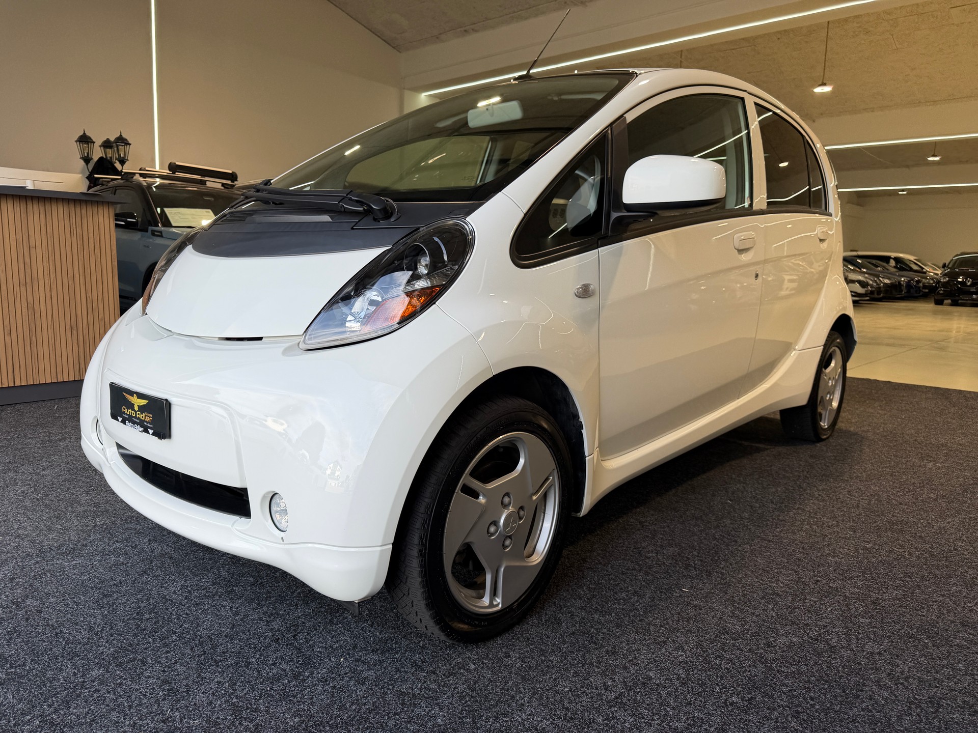 MITSUBISHI i MiEV-image-1