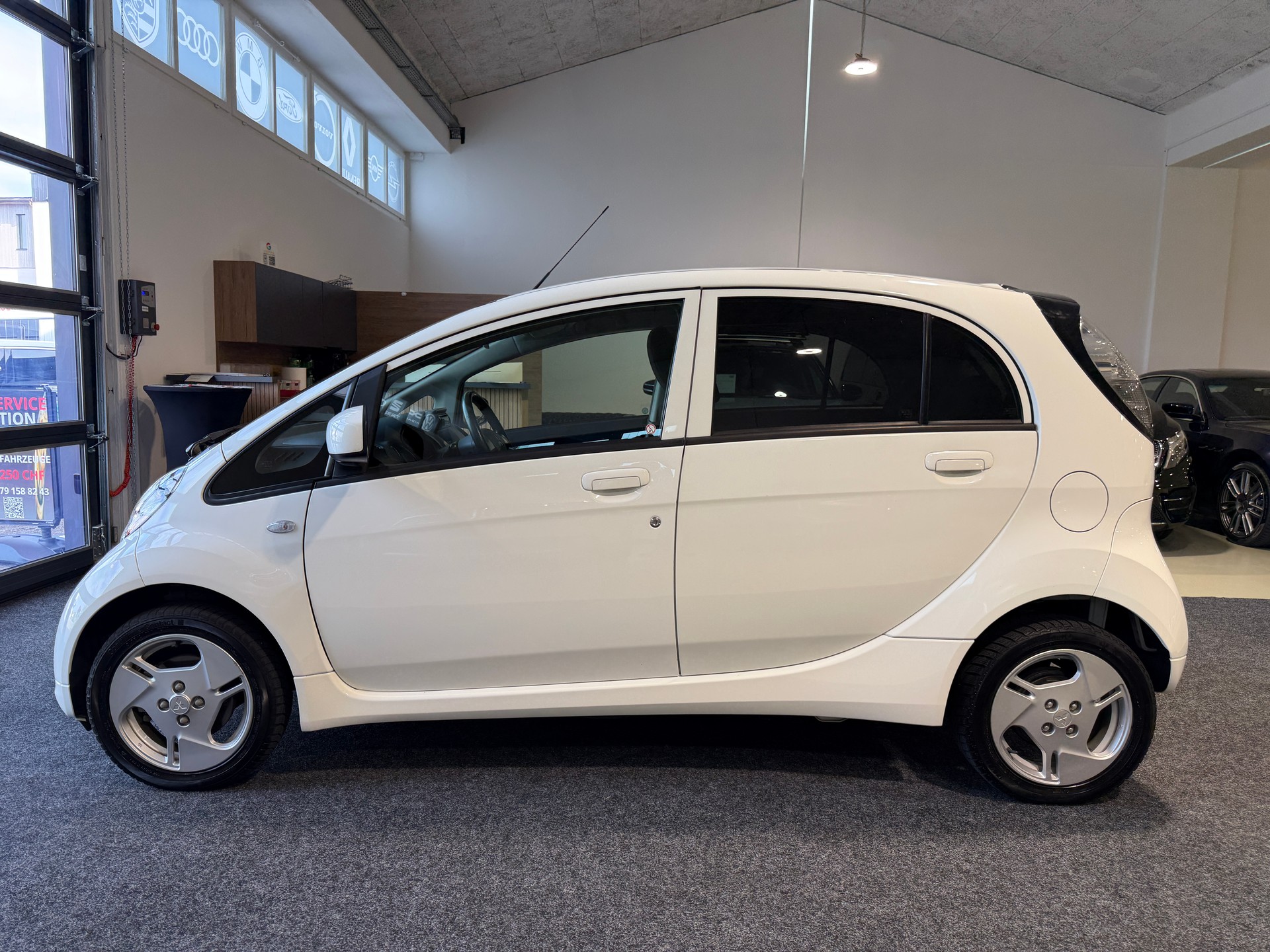 MITSUBISHI i MiEV-image-8