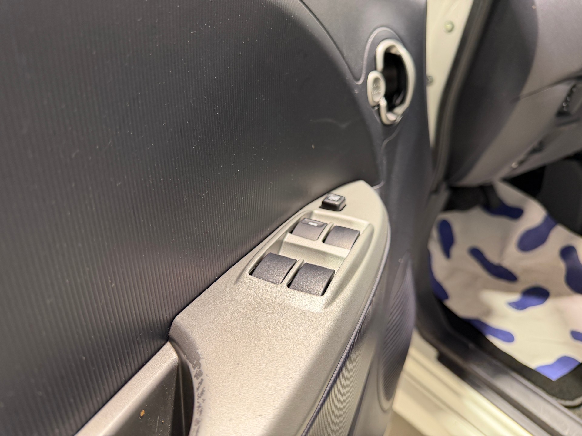 MITSUBISHI i MiEV-image-17