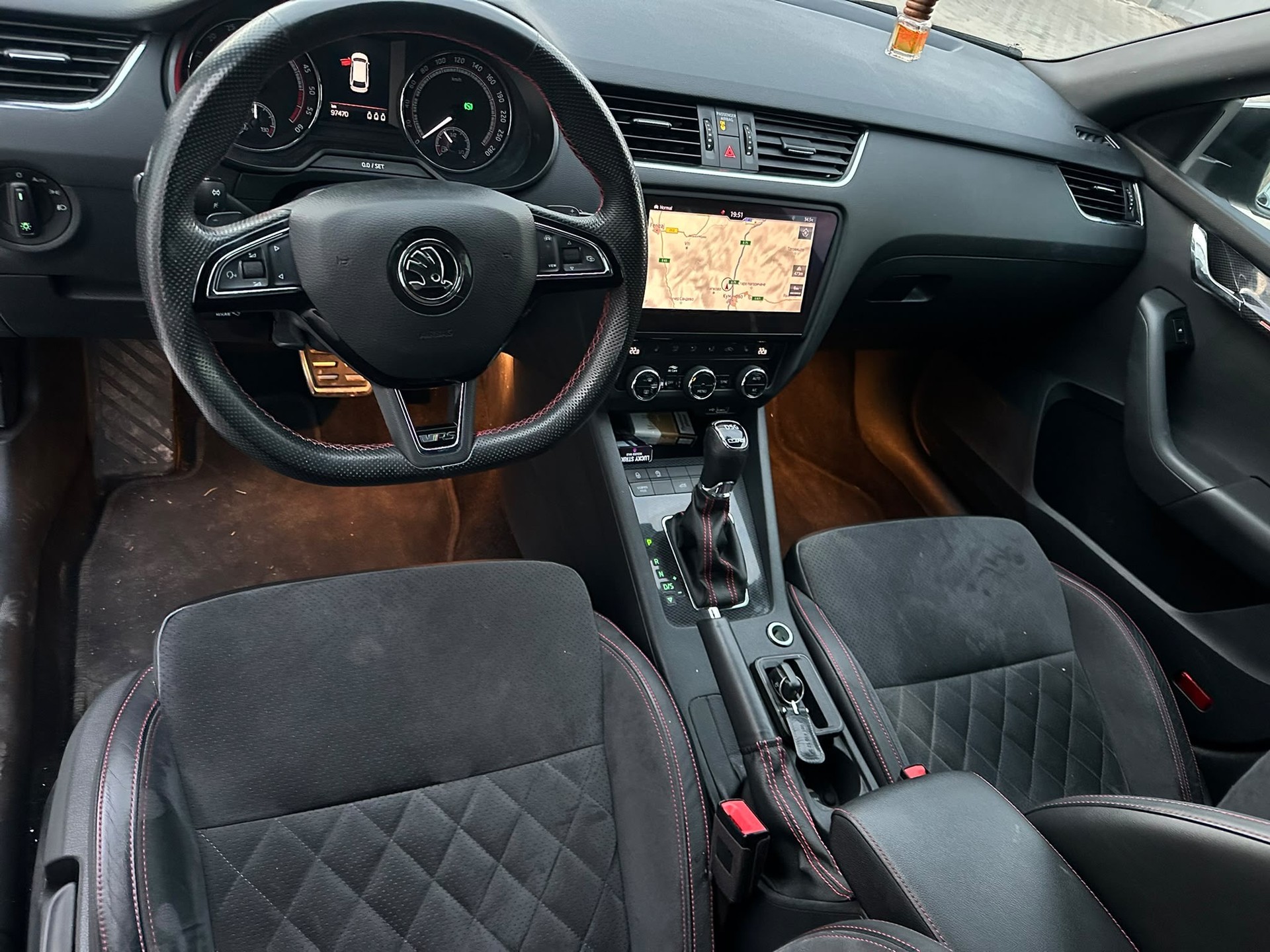 SKODA Octavia Combi 2.0 TDI RS 4x4 DSG-image-4