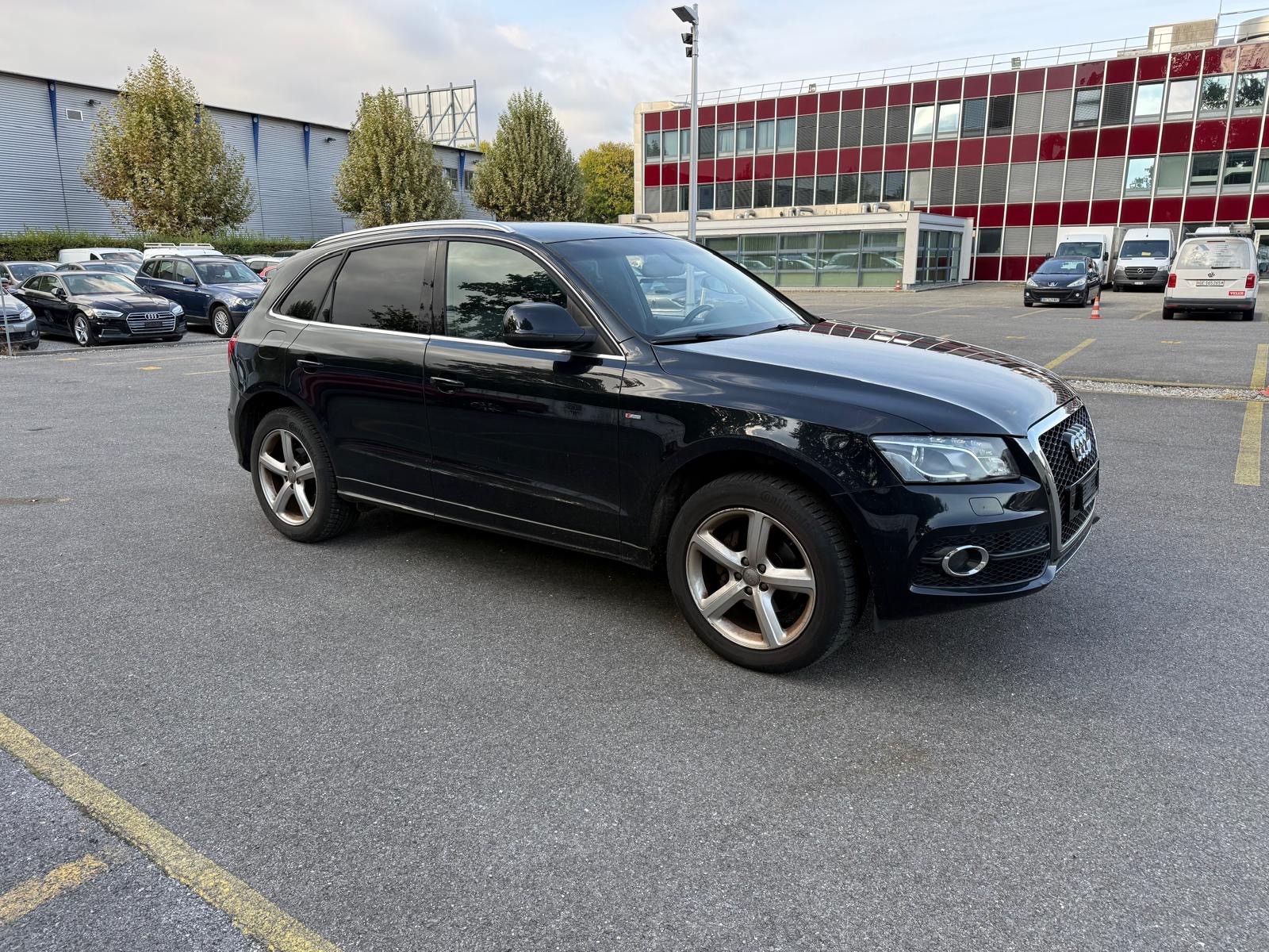 AUDI Q5 2.0 TFSI quattro S-tronic-image-4