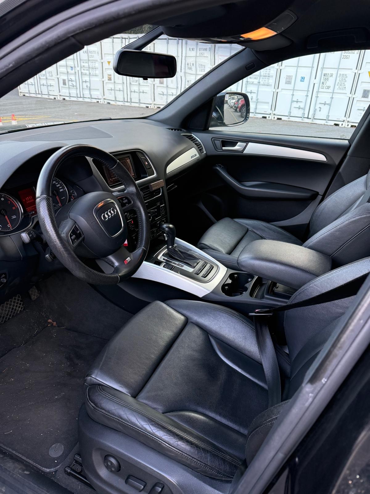 AUDI Q5 2.0 TFSI quattro S-tronic-image-9
