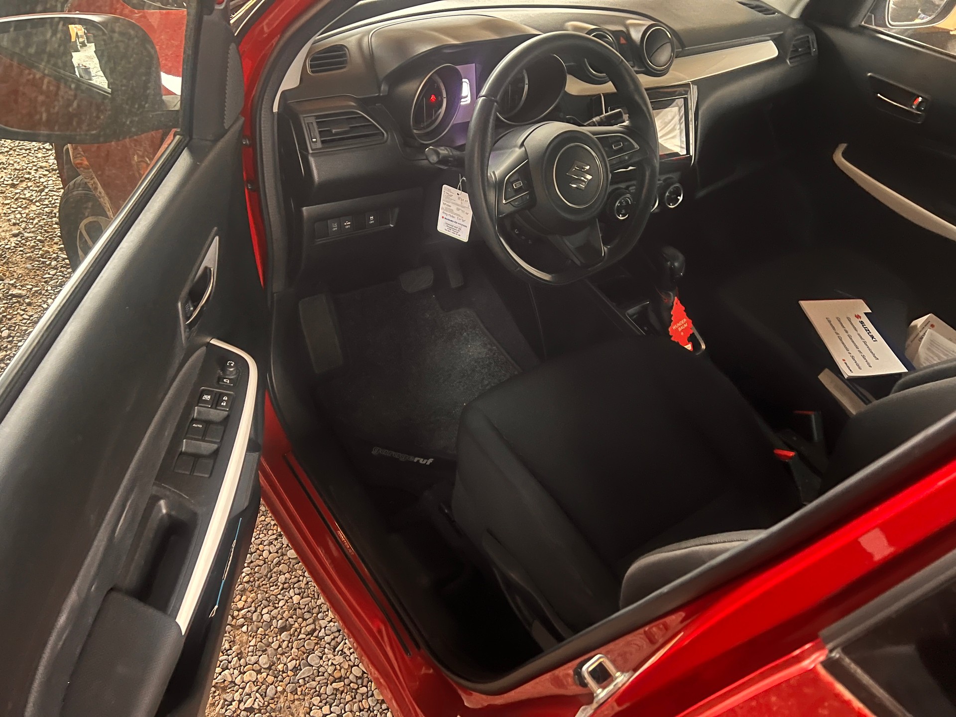 SUZUKI Swift 1.0 12V Compact Top Automatic-image-3
