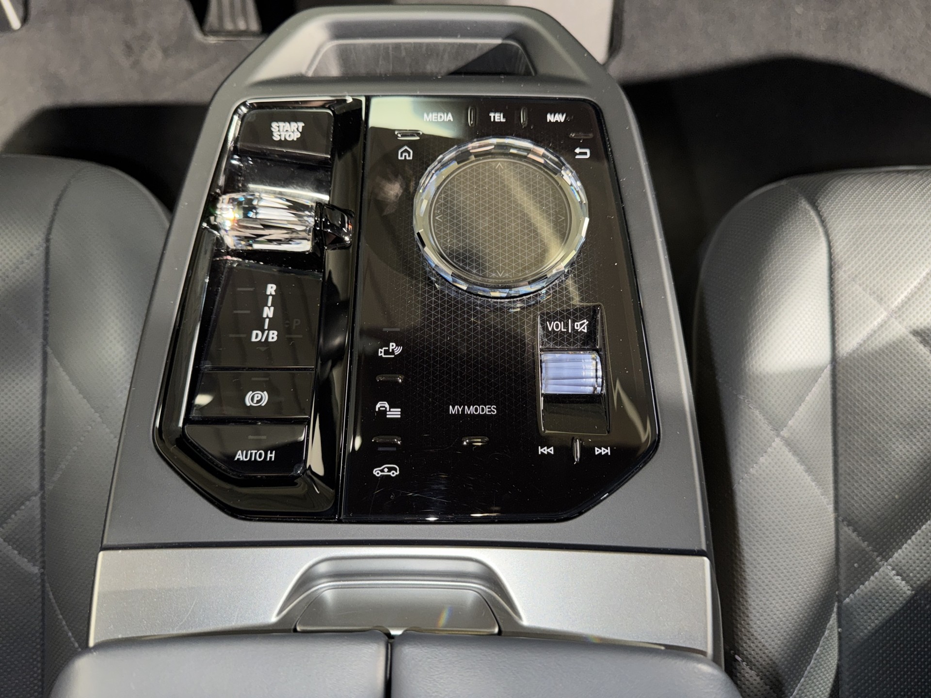 BMW iX M60-image-11