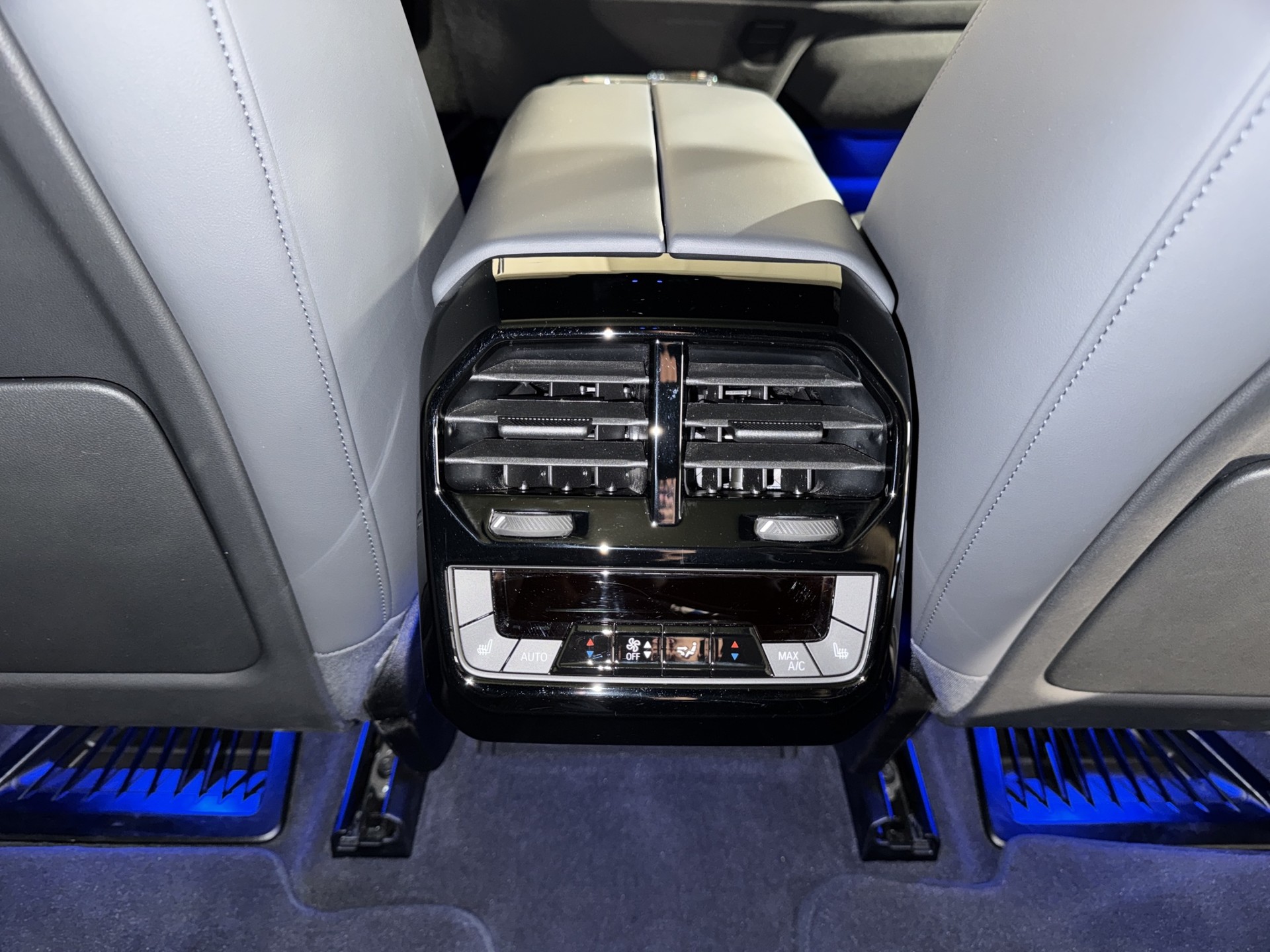 BMW iX M60-image-10