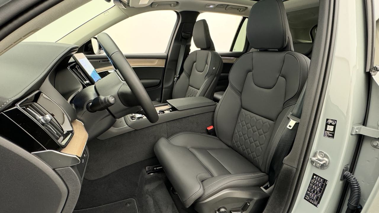 VOLVO XC90 T8 AWD PluginHybrid Plus Dark Geartronic-image-4