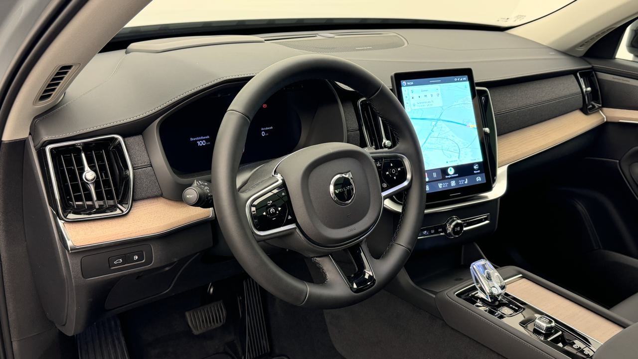 VOLVO XC90 T8 AWD PluginHybrid Plus Dark Geartronic-image-6
