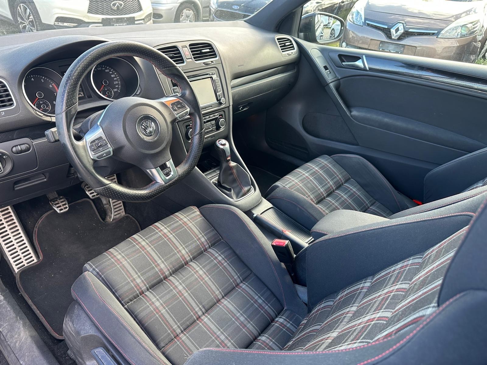 VW Golf 2.0 TSI GTI Edition 35-image-8
