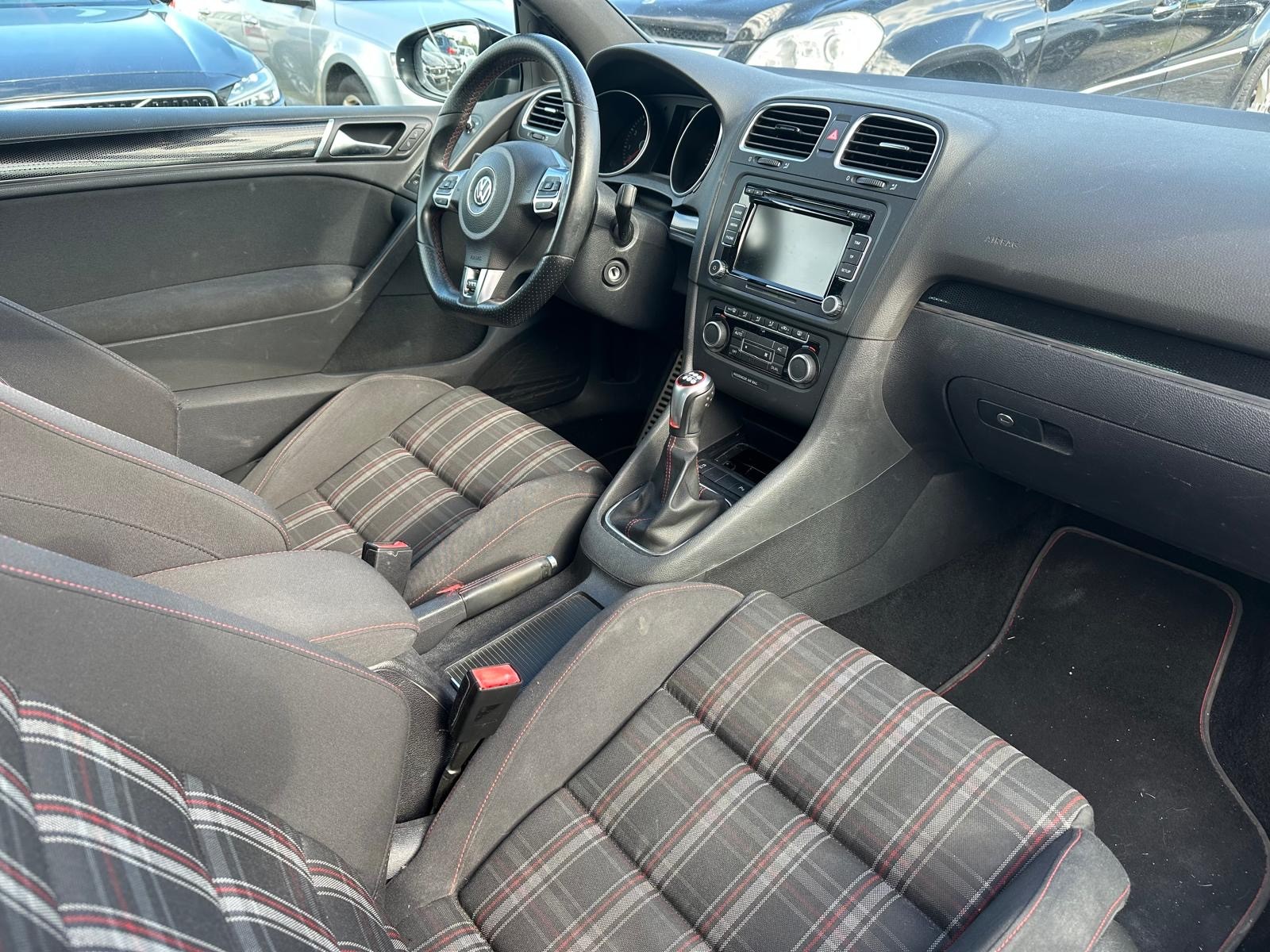 VW Golf 2.0 TSI GTI Edition 35-image-13