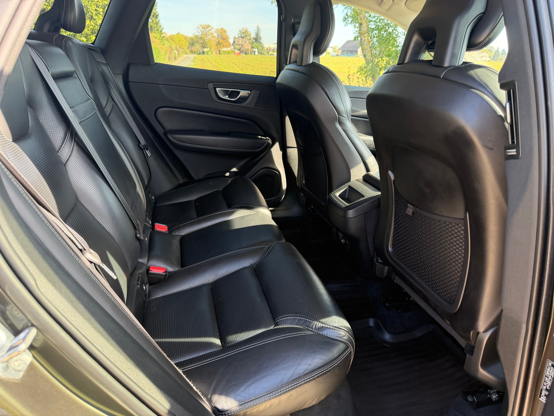 VOLVO XC60 D4 AWD Inscription Geartronic-image-6