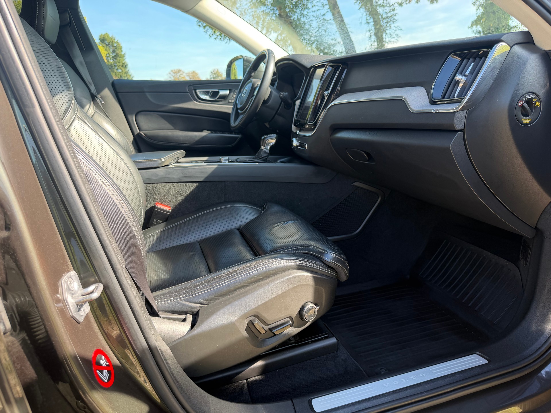 VOLVO XC60 D4 AWD Inscription Geartronic-image-5