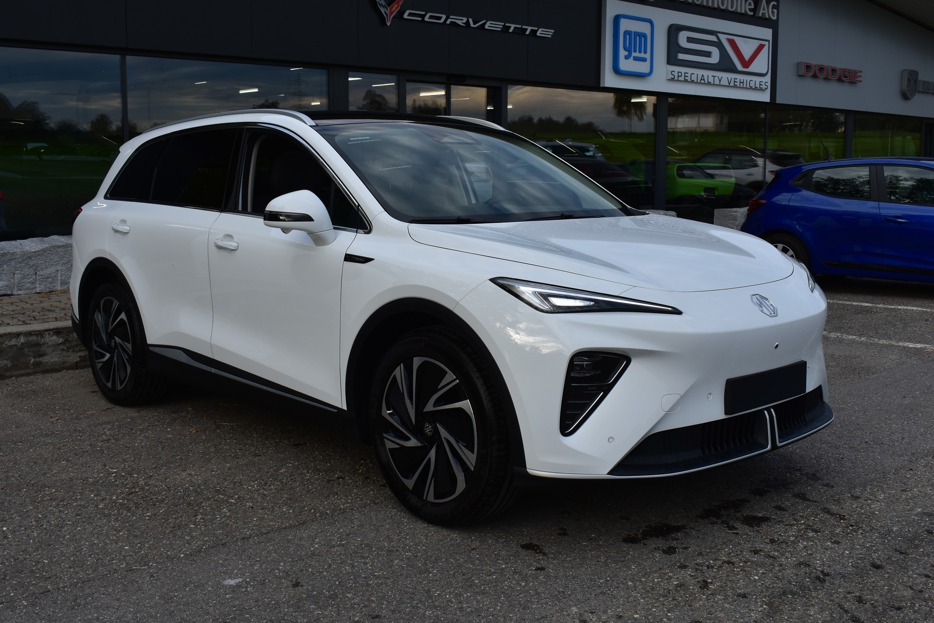 MG S6 EV 77kWh Luxury AWD-image-1
