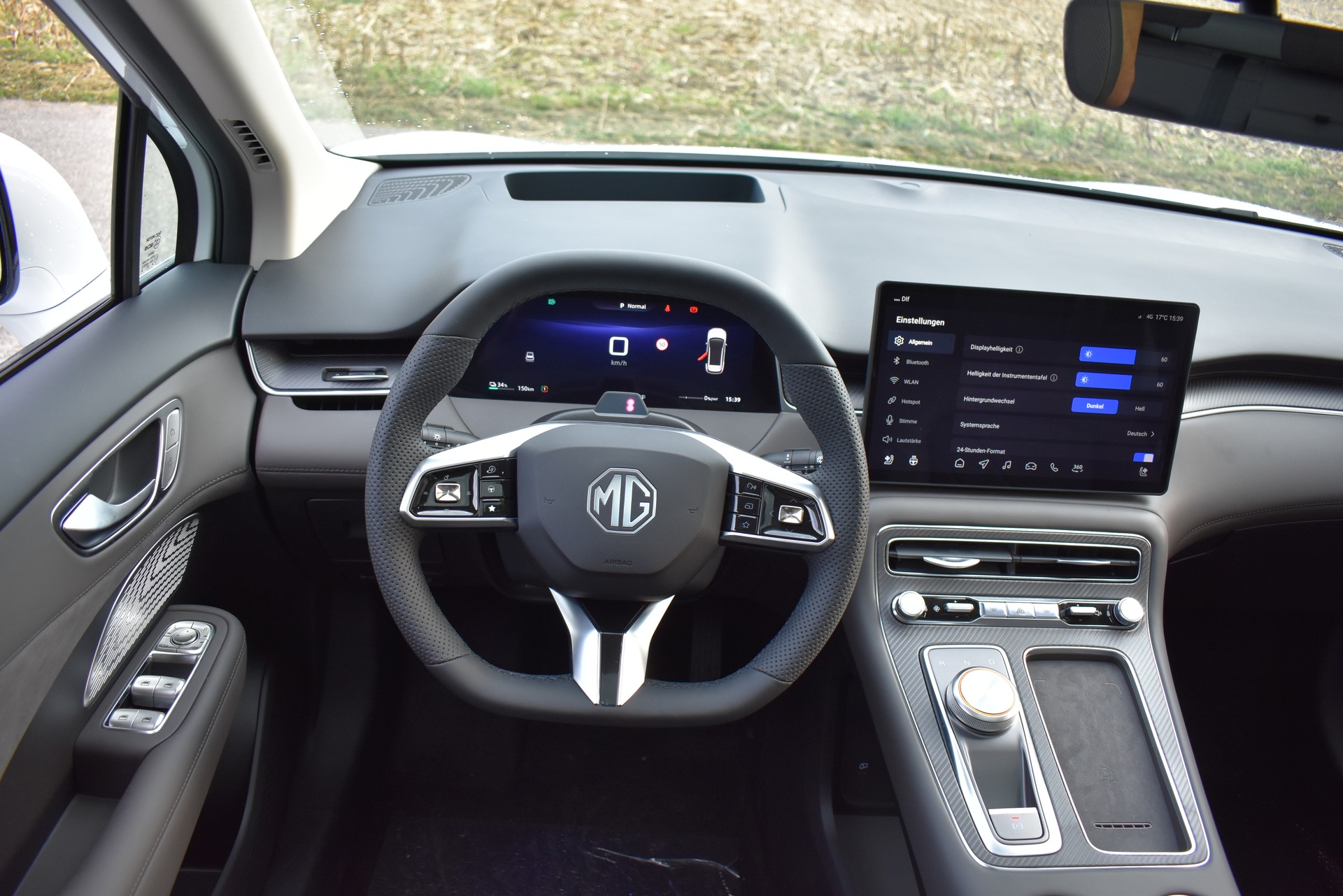 MG S6 EV 77kWh Luxury AWD-image-9