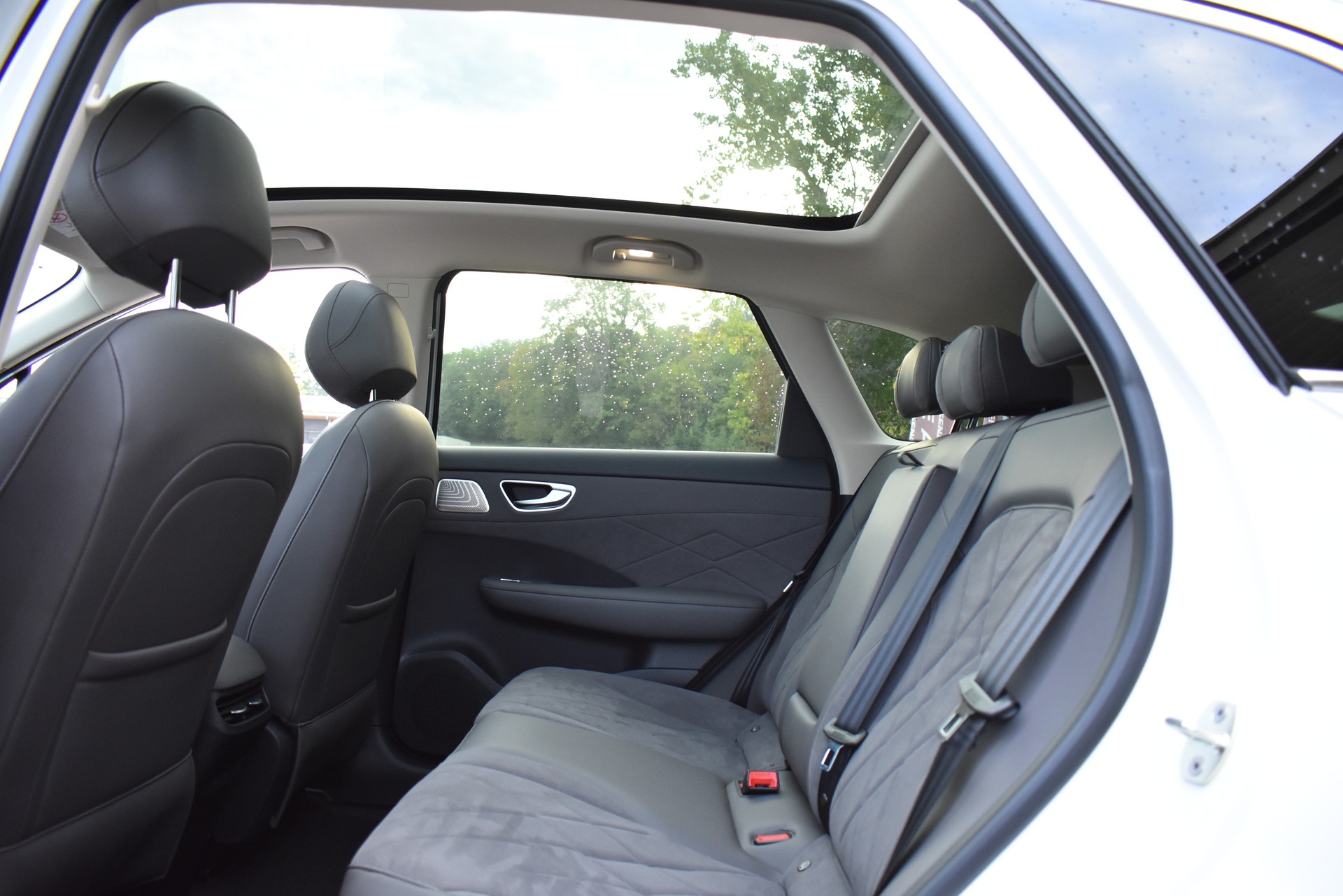 MG S6 EV 77kWh Luxury AWD-image-8