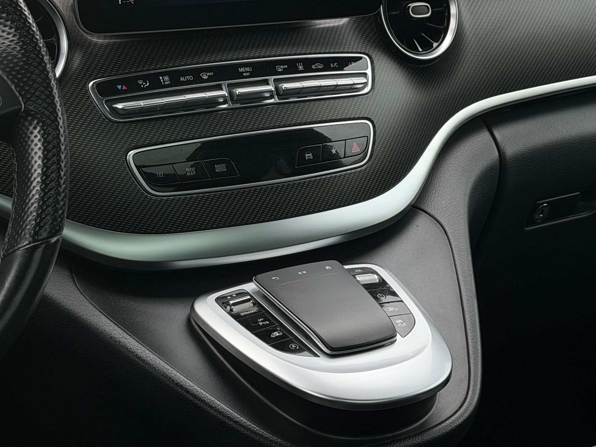 MERCEDES-BENZ V 300 d lang Avantgarde 4Matic 9G-Tronic AMG Line-image-10