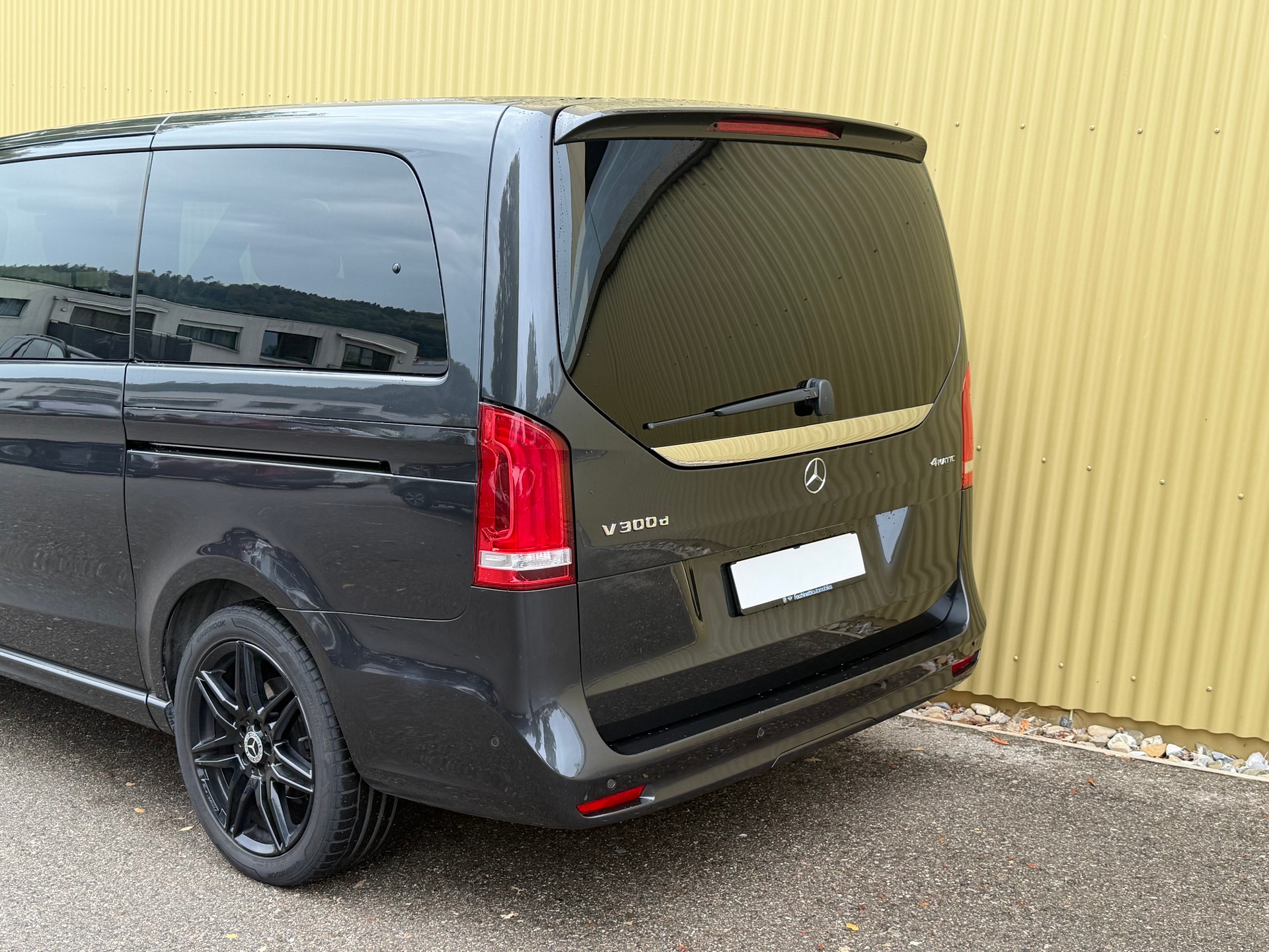 MERCEDES-BENZ V 300 d lang Avantgarde 4Matic 9G-Tronic AMG Line-image-4