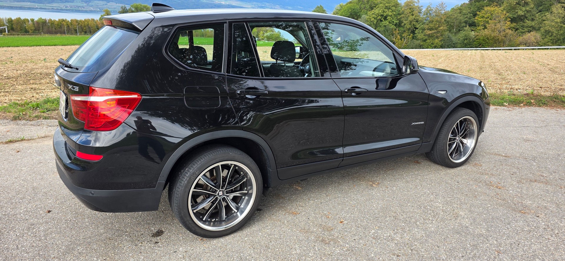 BMW 28i xDrive-image-1