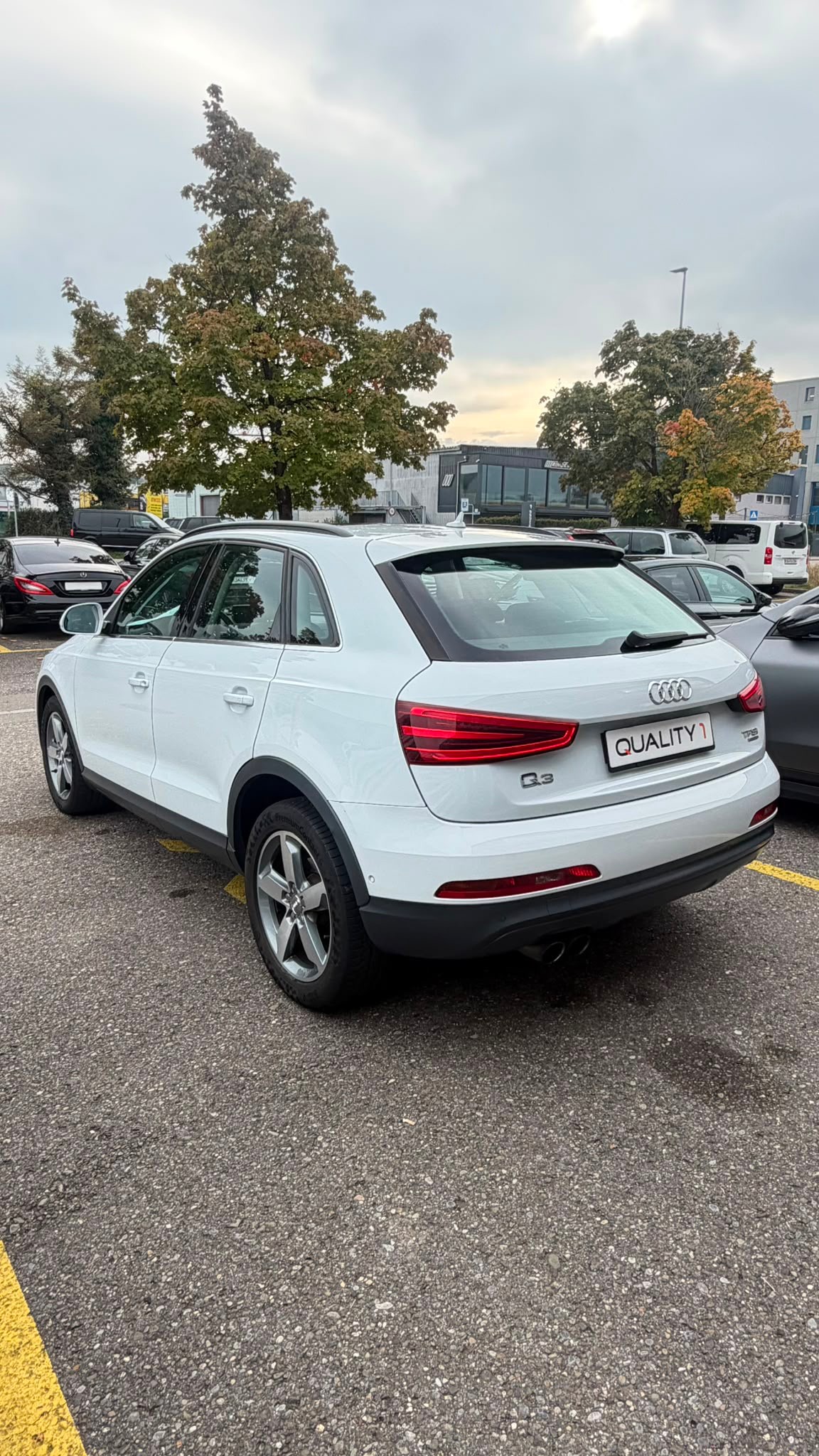 AUDI Q3 2.0 TFSI quattro S-tronic-image-4