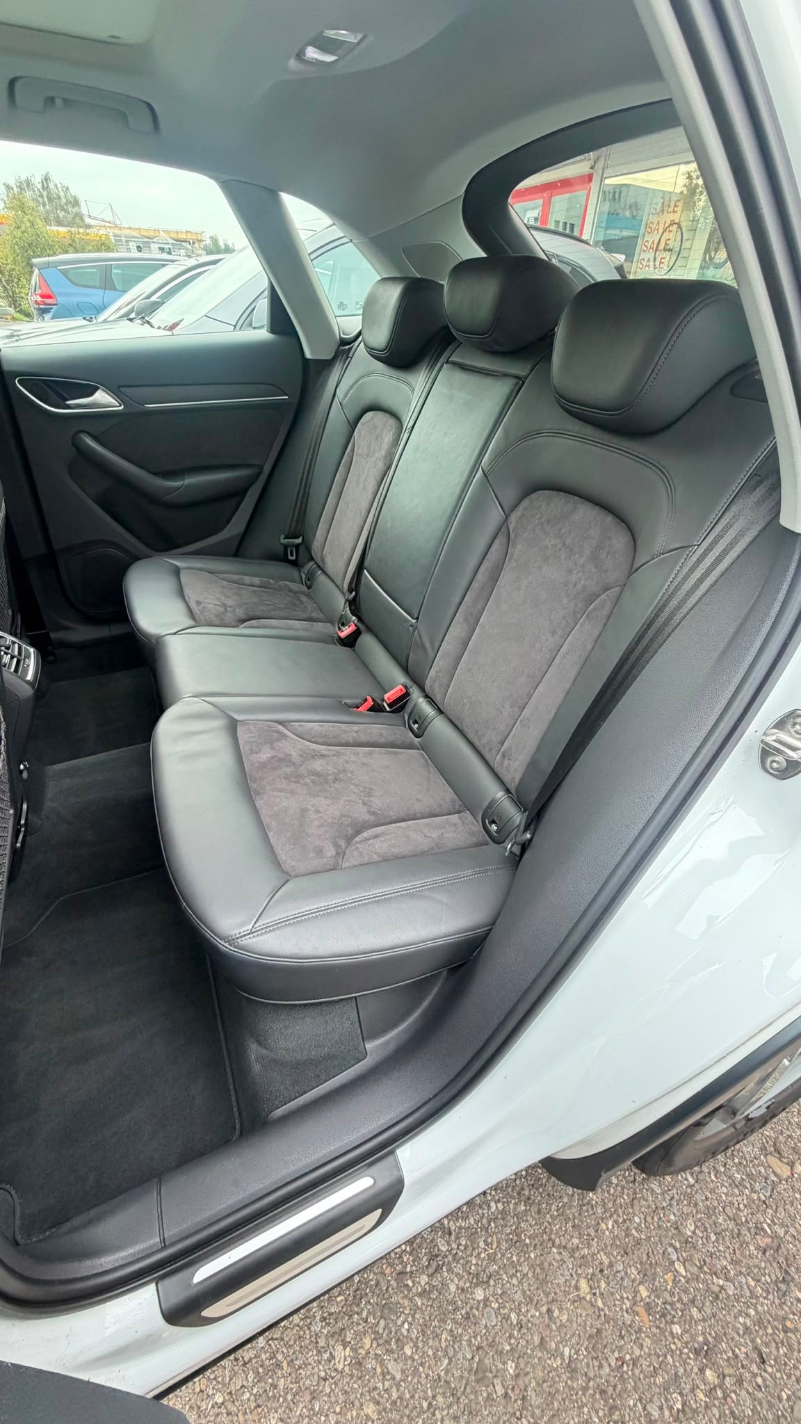 AUDI Q3 2.0 TFSI quattro S-tronic-image-6