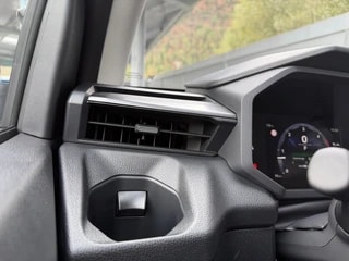 TOYOTA Hilux Double Cab.-Pick-up 2.8 D-4D MHEV 204 Active-image-14