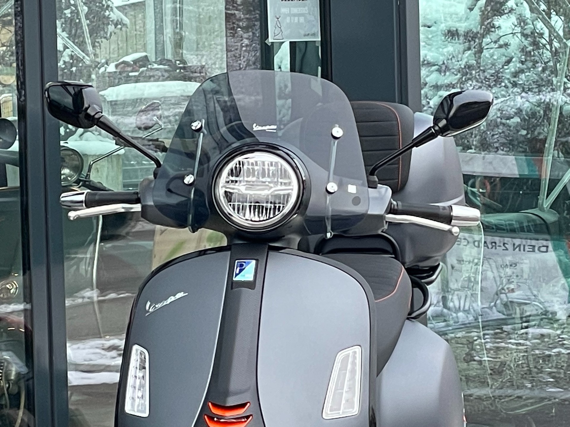 PIAGGIO Vespa GTS 125 Super Sport ABS-image-1