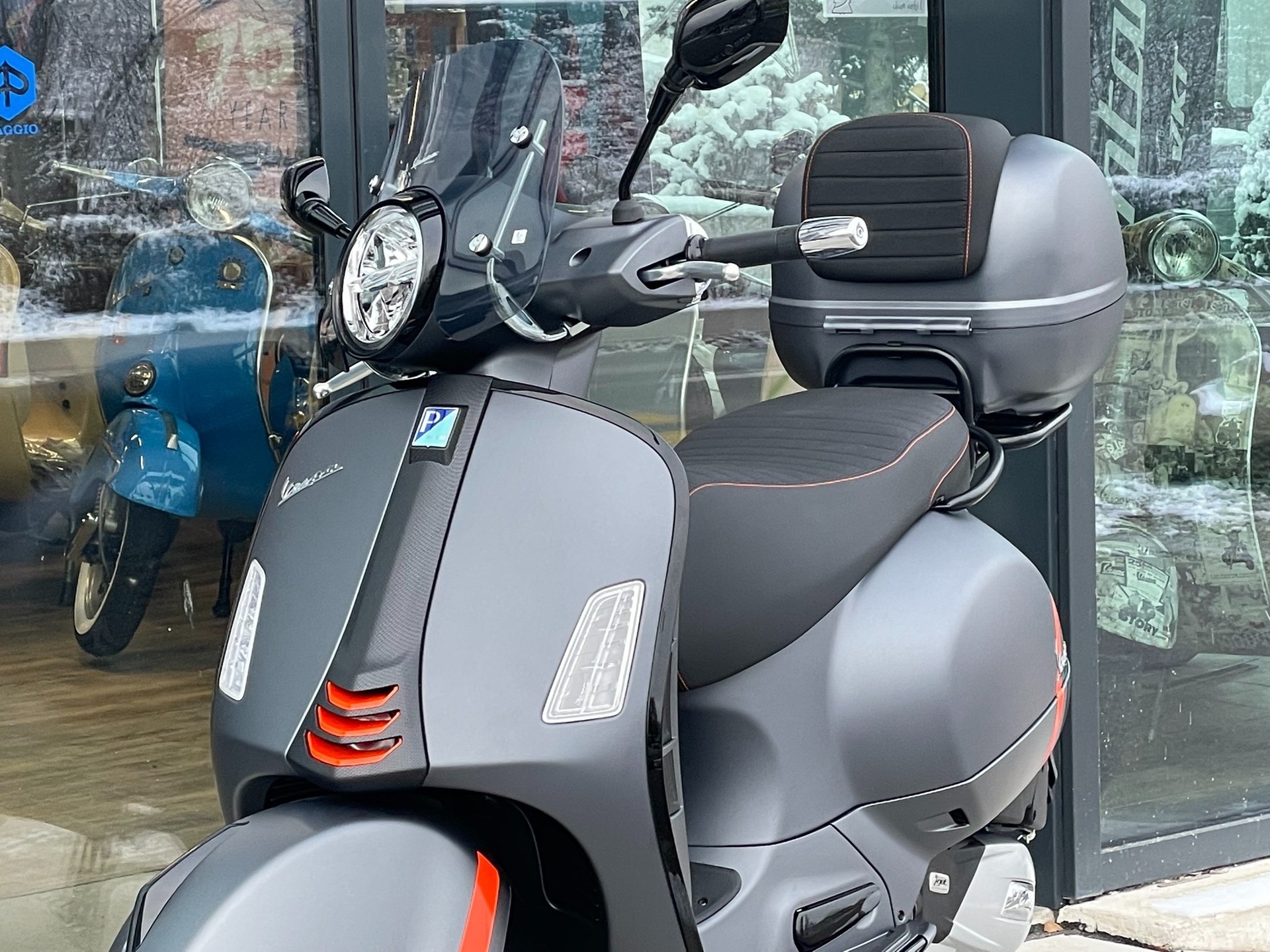 PIAGGIO Vespa GTS 125 Super Sport ABS-image-10