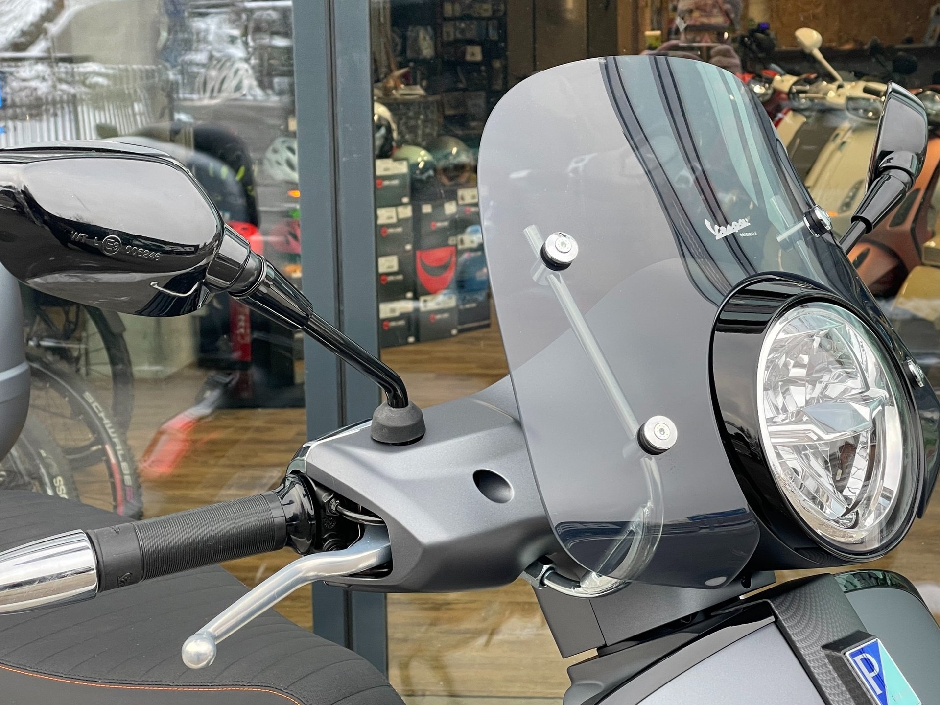 PIAGGIO Vespa GTS 125 Super Sport ABS-image-12