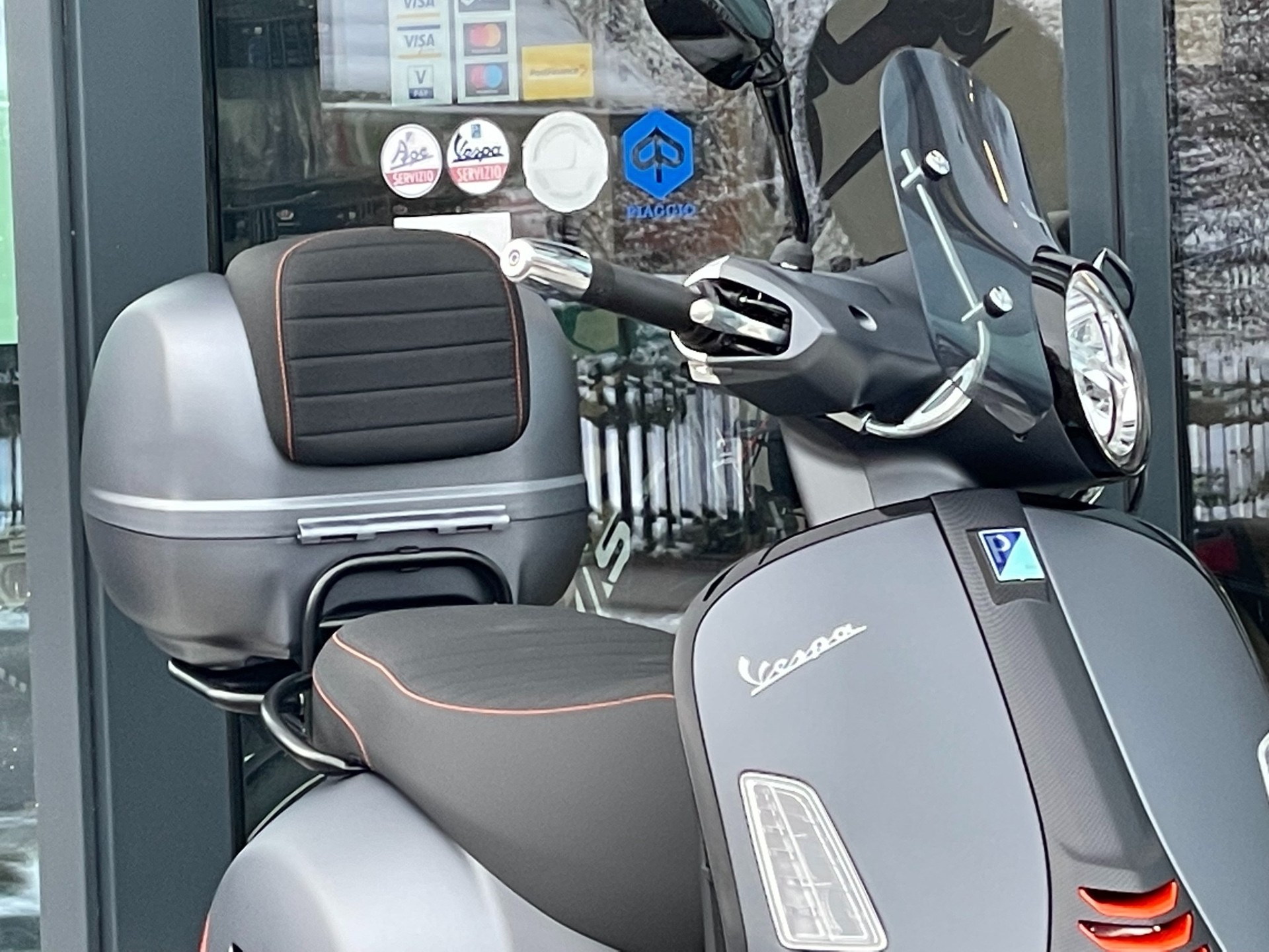 PIAGGIO Vespa GTS 125 Super Sport ABS-image-15
