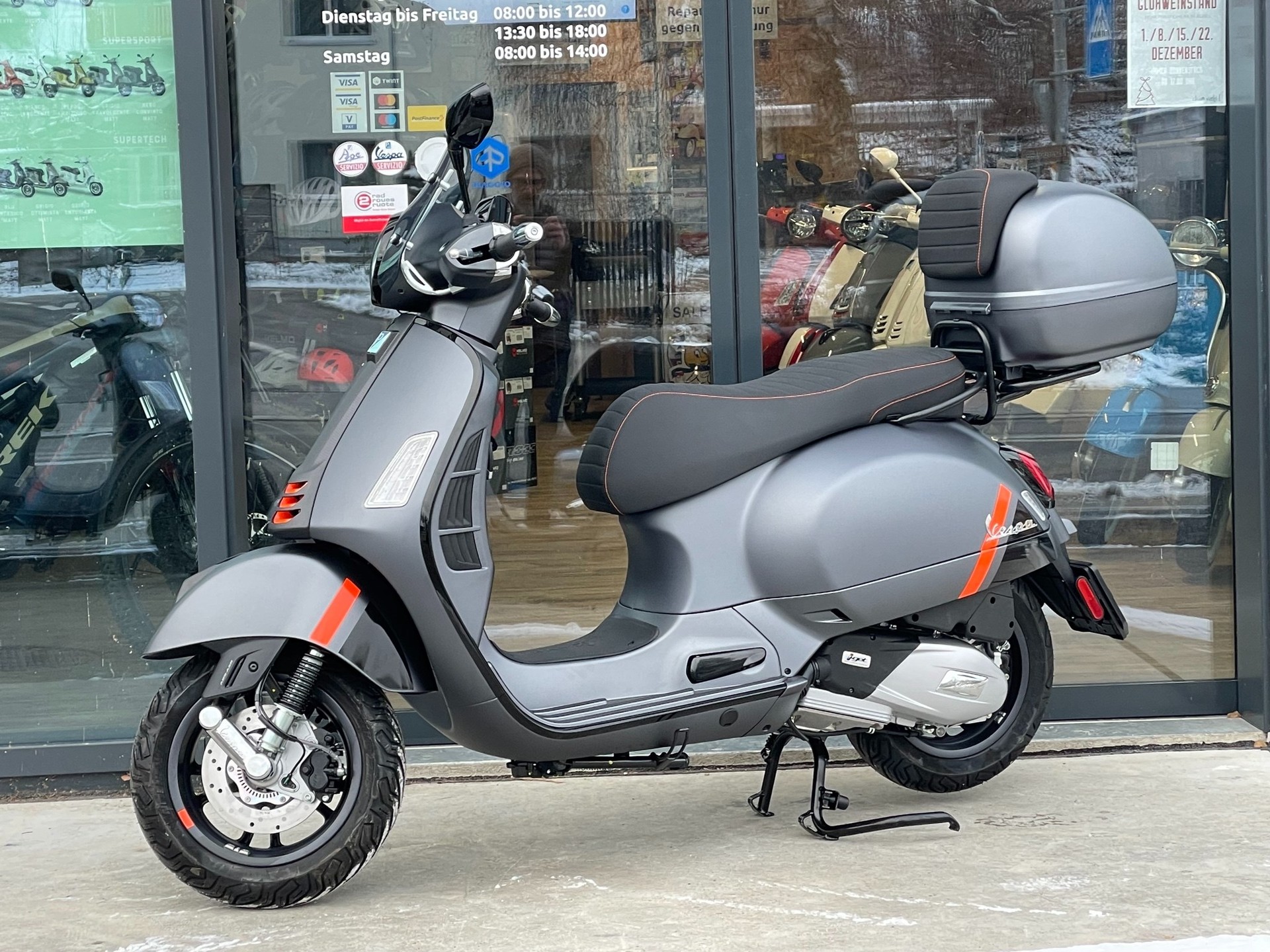 PIAGGIO Vespa GTS 125 Super Sport ABS-image-4
