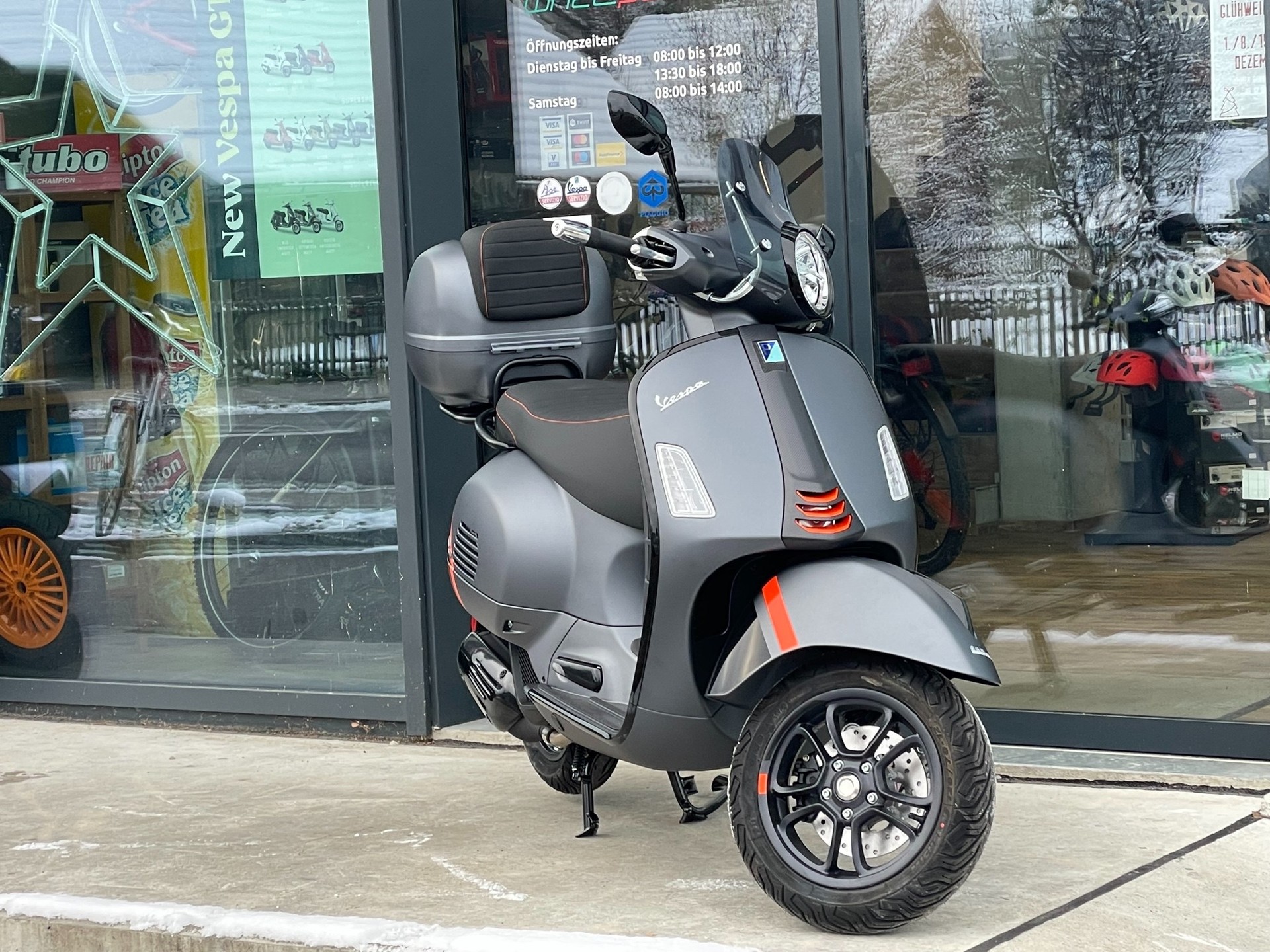 PIAGGIO Vespa GTS 125 Super Sport ABS-image-7