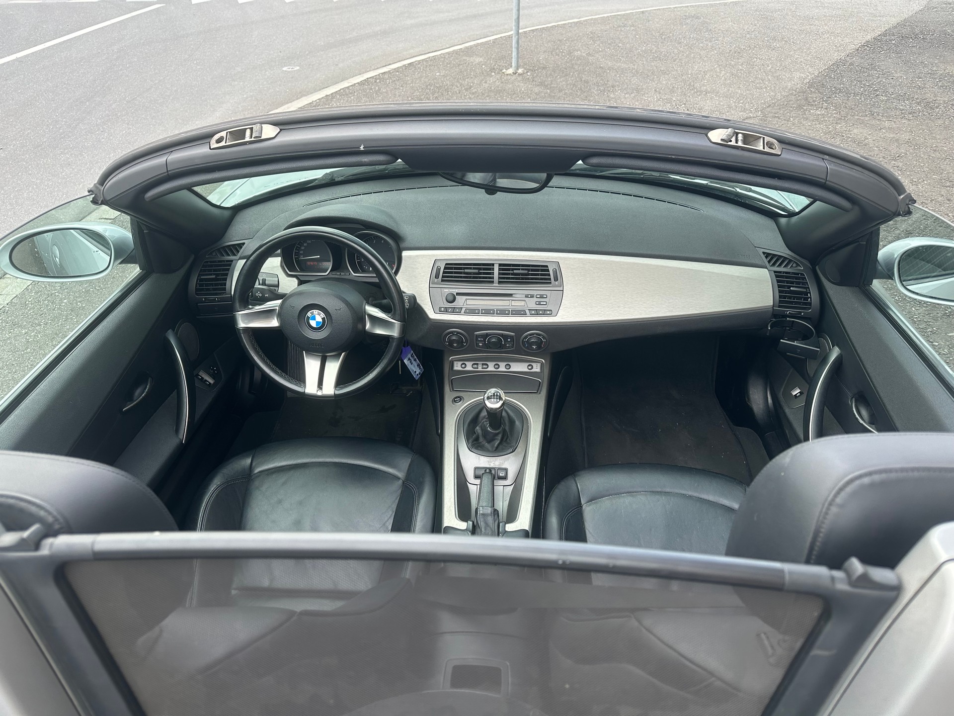 BMW Z4 3.0i Roadster-image-13