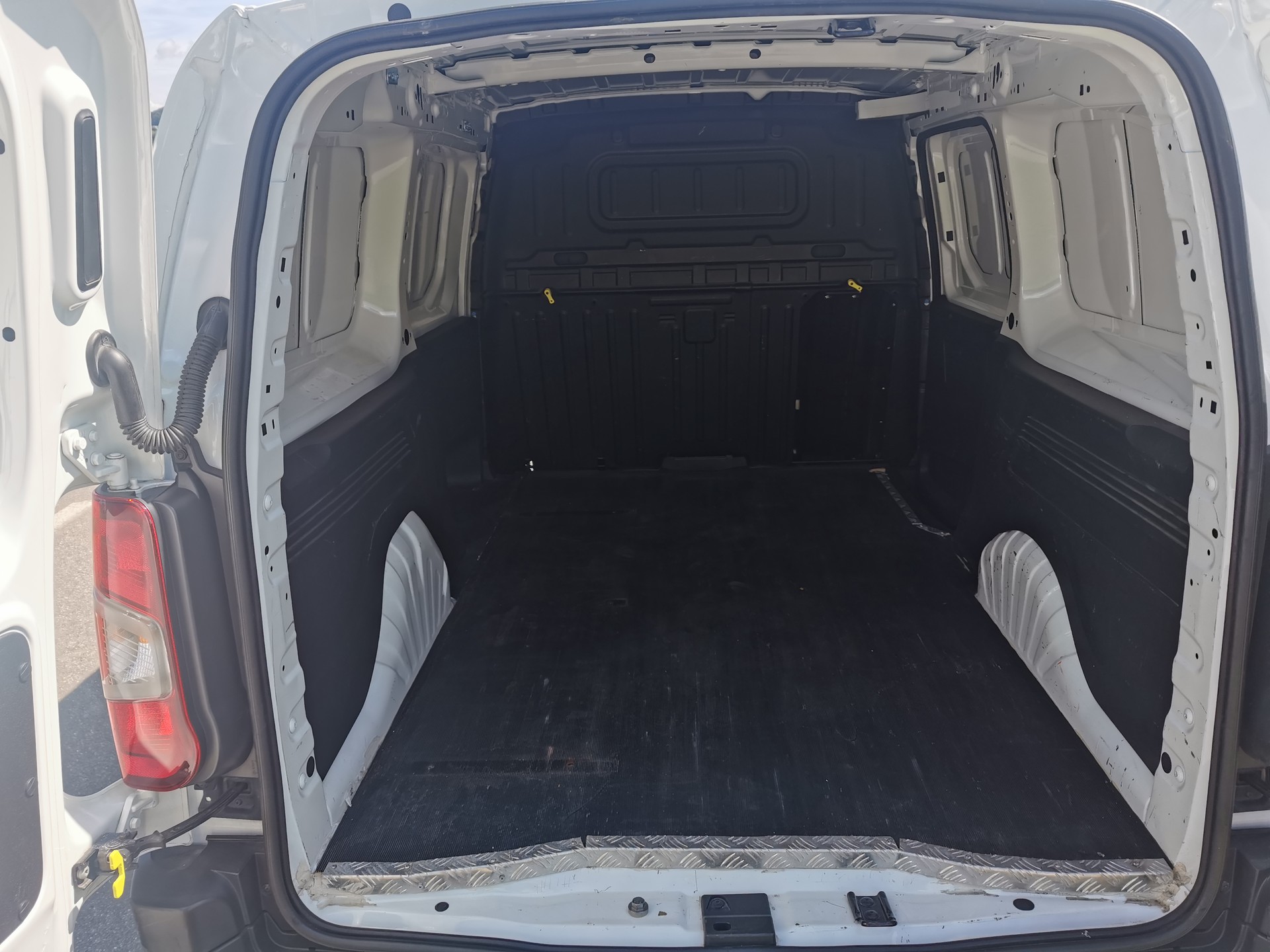 PEUGEOT Partner 1.6 Blue HDi s/s Asphalt Long 1000kg-image-7