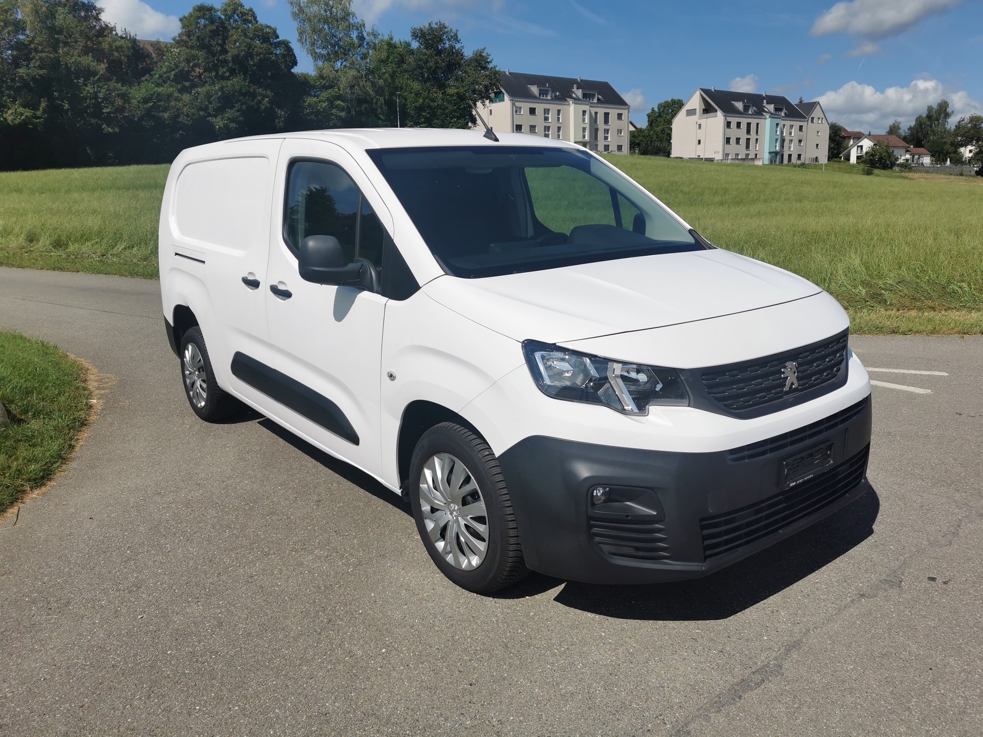 PEUGEOT Partner 1.6 Blue HDi s/s Asphalt Long 1000kg-image-1