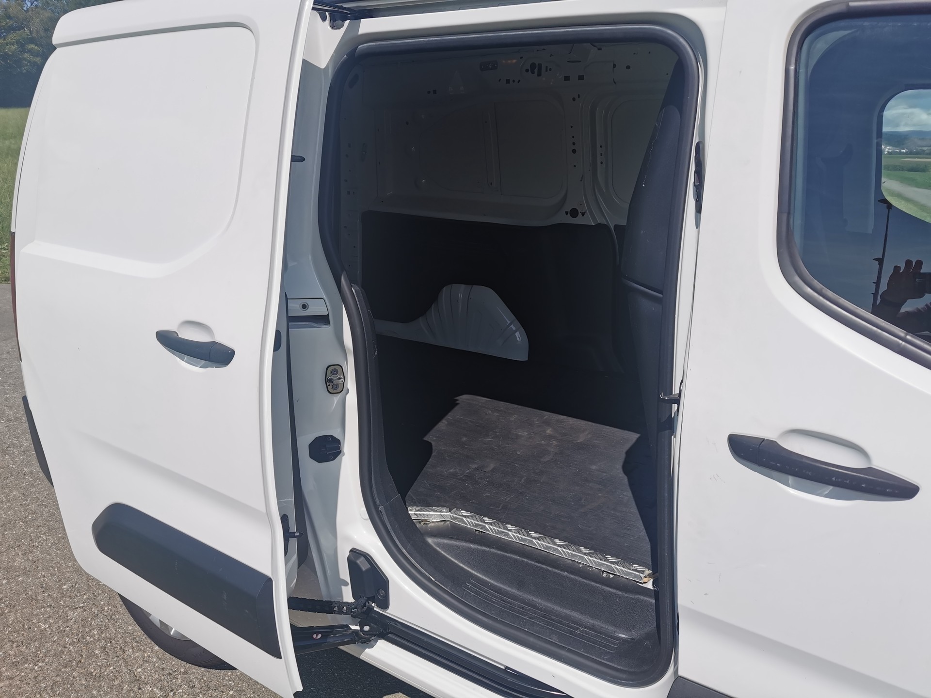 PEUGEOT Partner 1.6 Blue HDi s/s Asphalt Long 1000kg-image-6