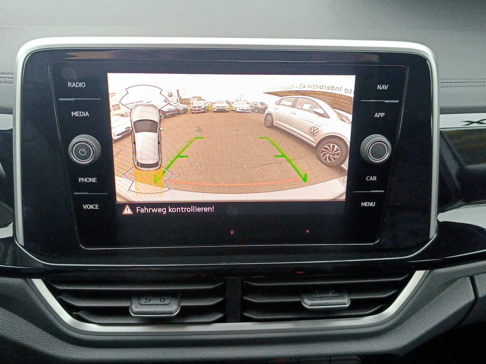 VW T-Roc 2.0 TSI R-Line DSG 4Motion-image-12
