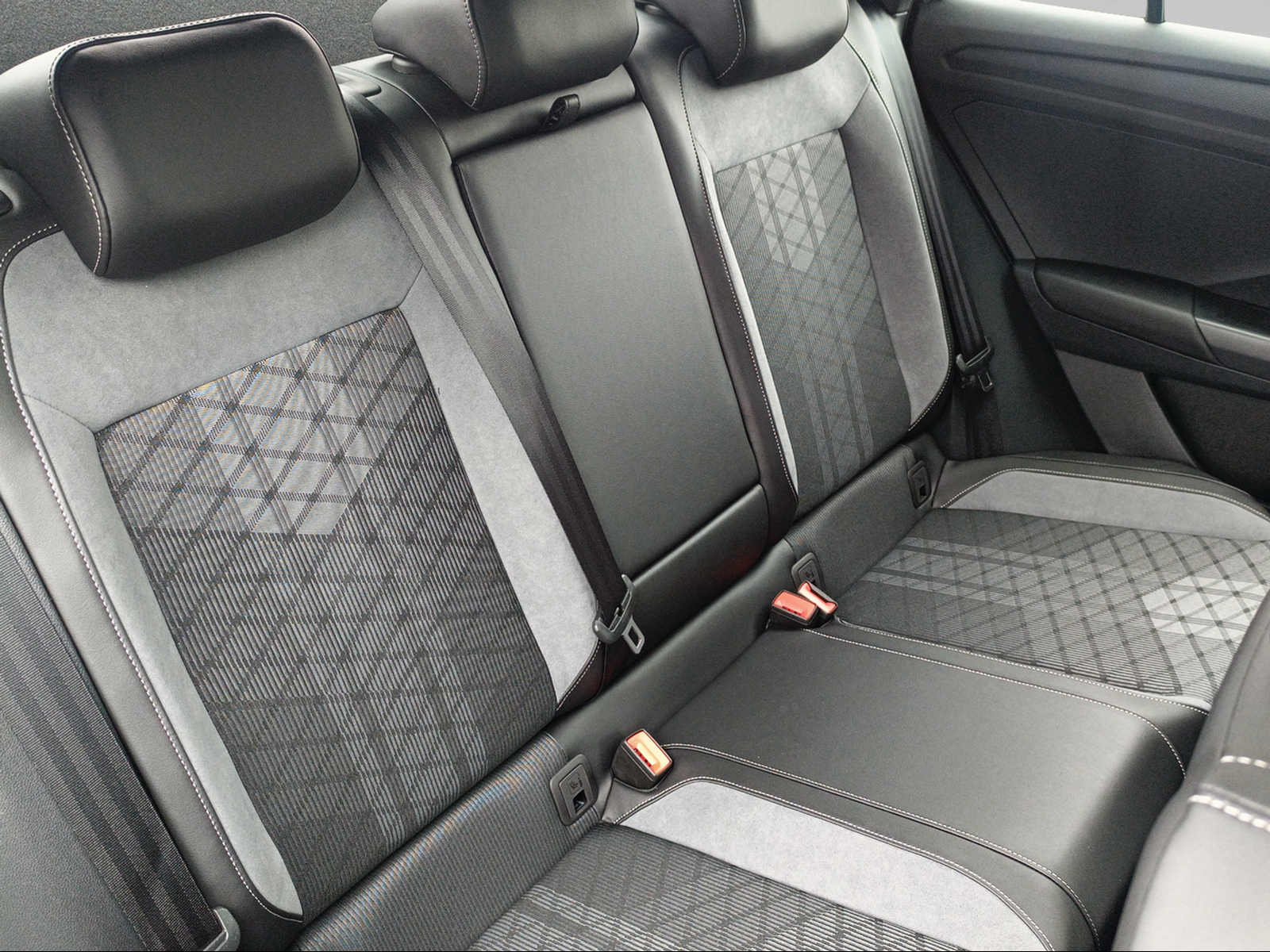 VW T-Roc 2.0 TSI R-Line DSG 4Motion-image-9