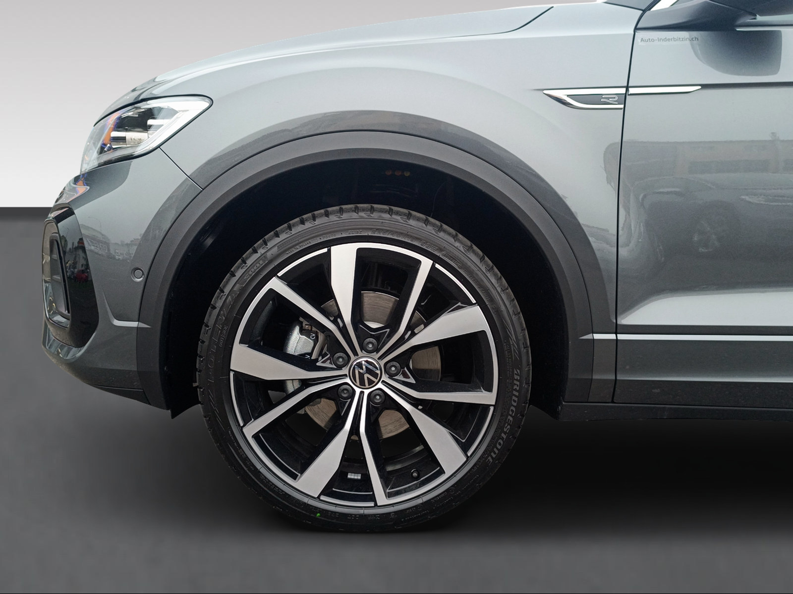 VW T-Roc 2.0 TSI R-Line DSG 4Motion-image-2