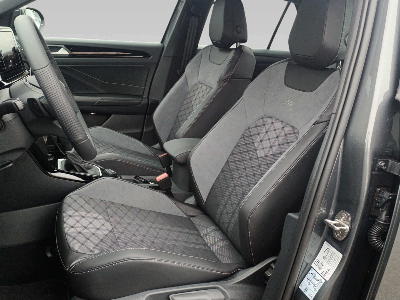 VW T-Roc 2.0 TSI R-Line DSG 4Motion-image-7