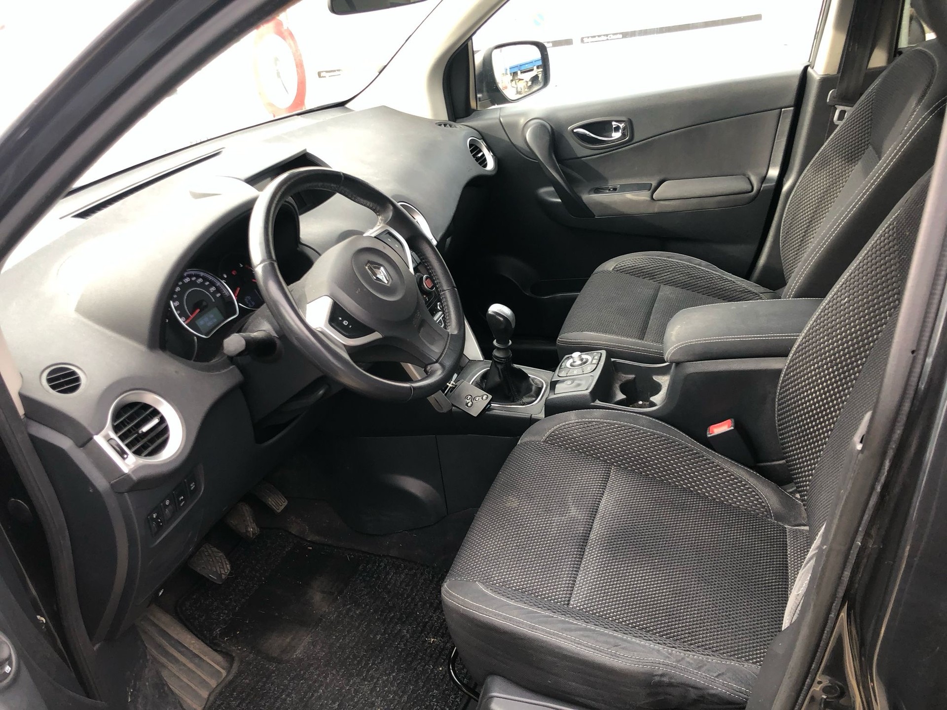 RENAULT Koleos 2.5 Expression 4x4-image-6