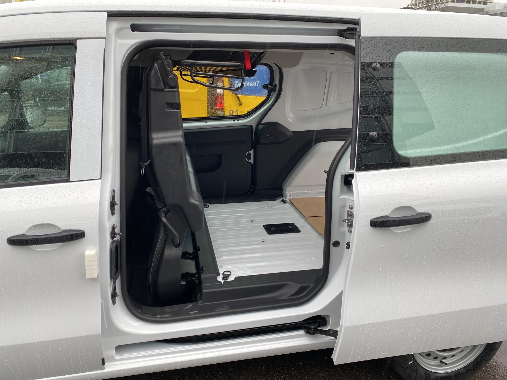 RENAULT Kangoo Van EV45 Standard L2 22kW Advance 5-Platz-image-8