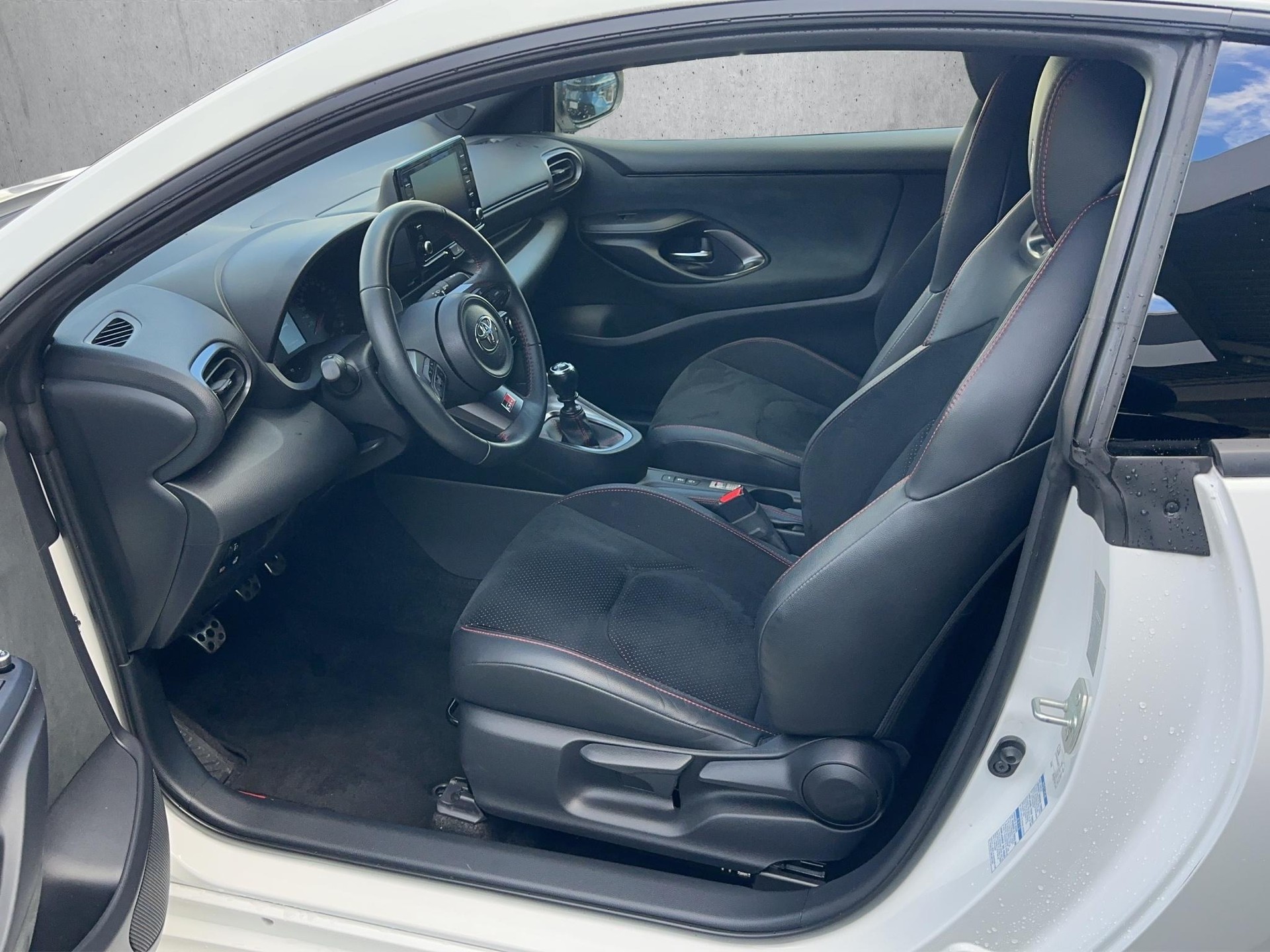 TOYOTA GR Yaris 1.6 Turbo Sport 4x4-image-4