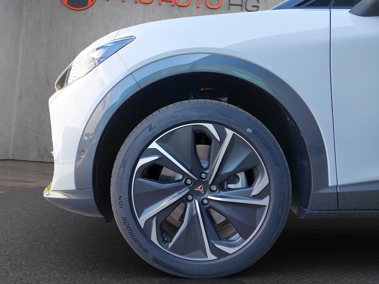 CUPRA Tavascan 77 kWh Edge 4D-image-13